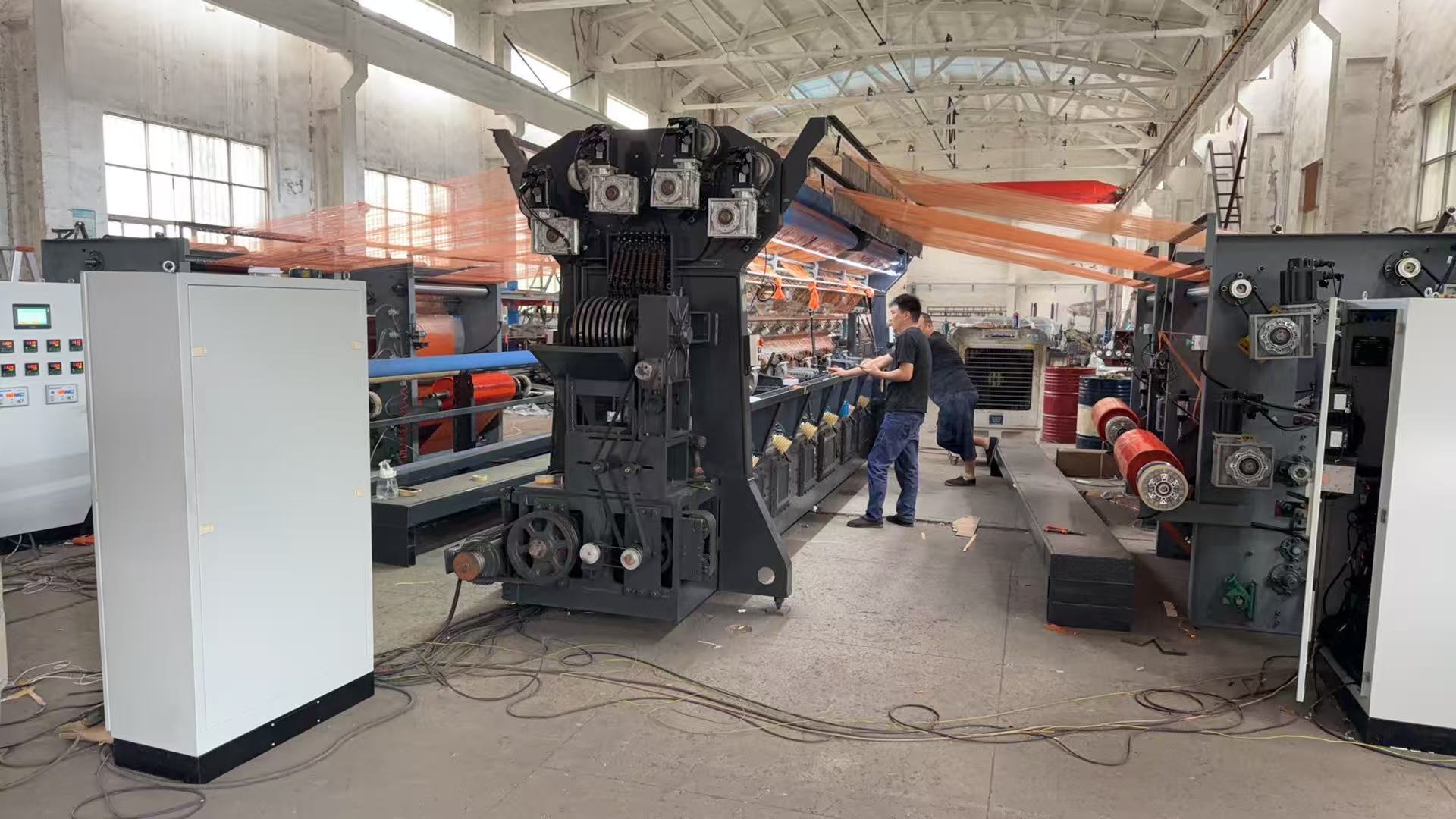 के बारे में नवीनतम कंपनी का मामला Double Needle Bed Warp Knitting Machine for Industrial Textile Manufacturing