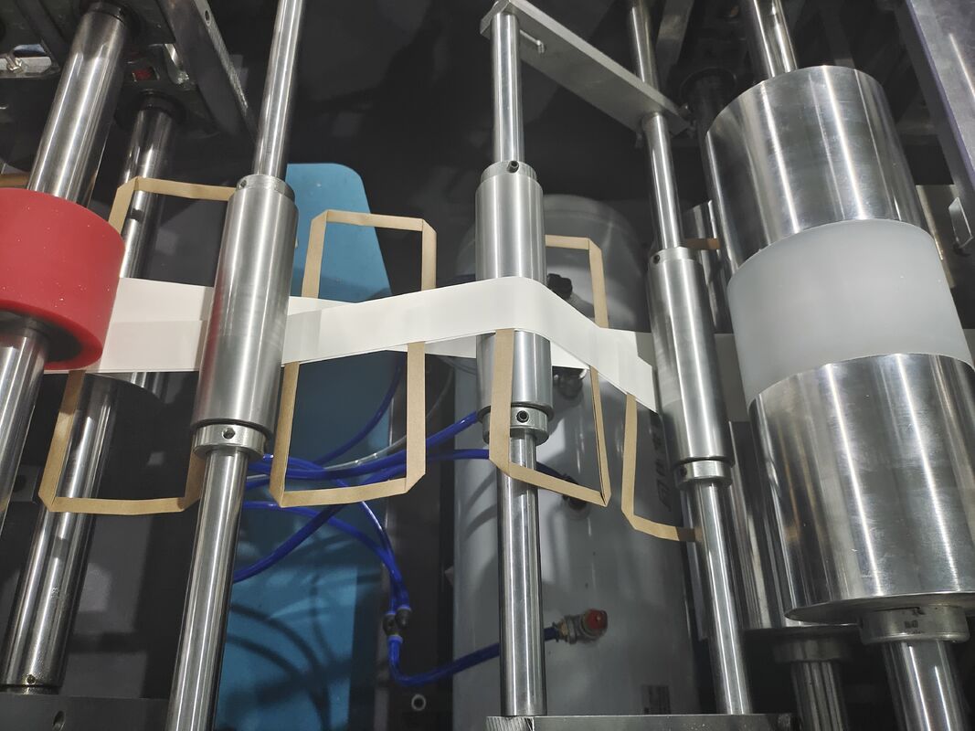 Automatic 188 2 Robot Arms Flat Paper Handle Pasting Machine High Speed Strong Adhesion for Paper Bag Handle Production